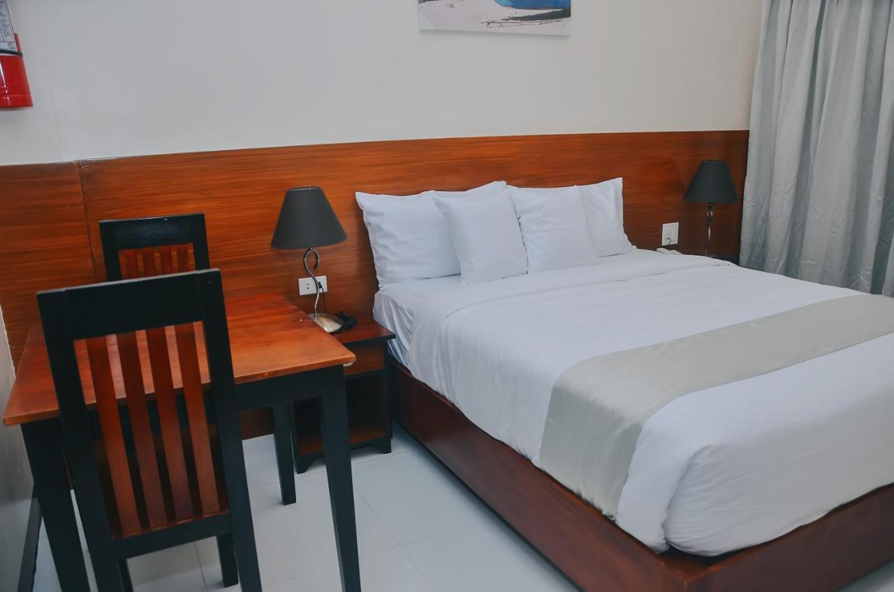 Villa Mj Maristela Beach Resort Lemery Экстерьер фото